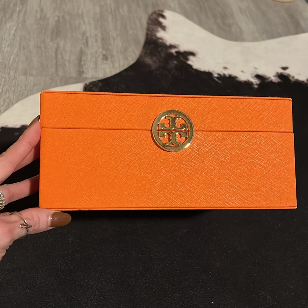 🧡✨Tory Burch Storage/Jewelry Signature Orange Box w/Gold Logo✨🧡 - Picture 2 of 9
